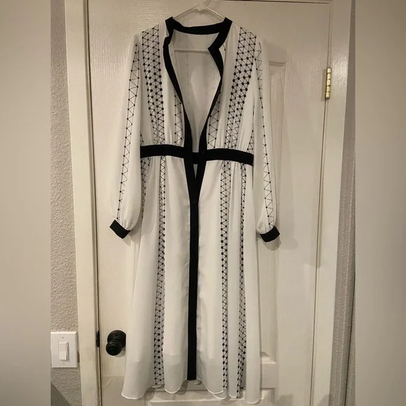 Black and white BURRYCO dress - Picture 3 of 6